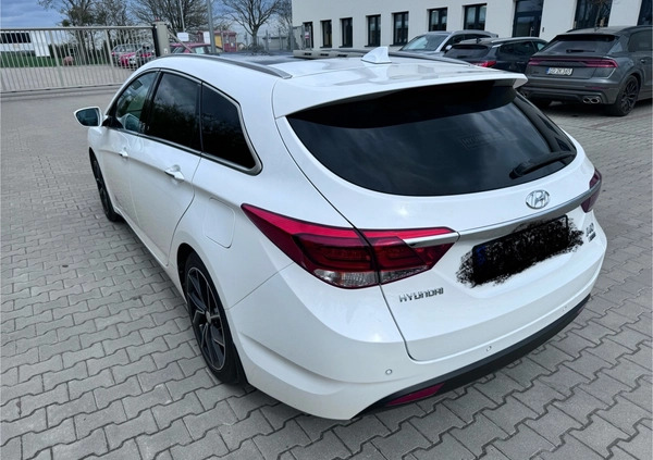 Hyundai i40 cena 59500 przebieg: 148460, rok produkcji 2019 z Chełmża małe 301